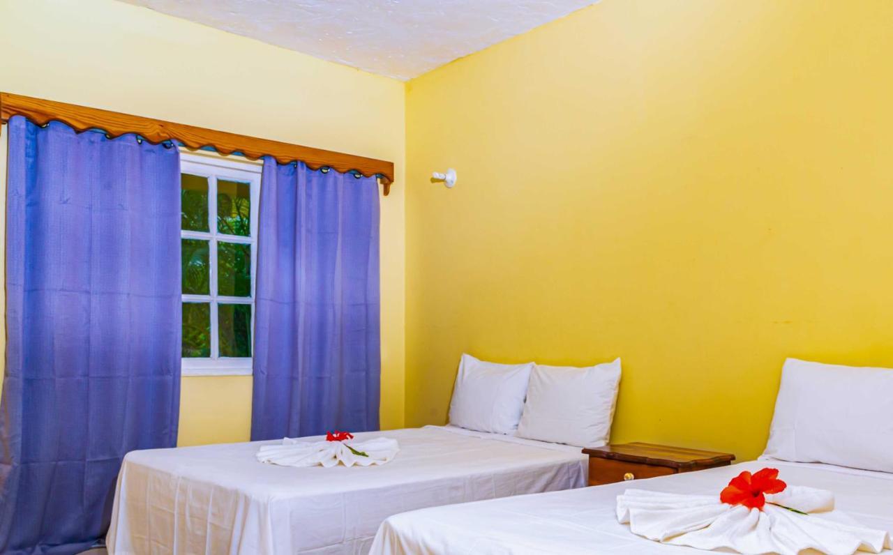 Yellow Bird Sea Negril Buitenkant foto