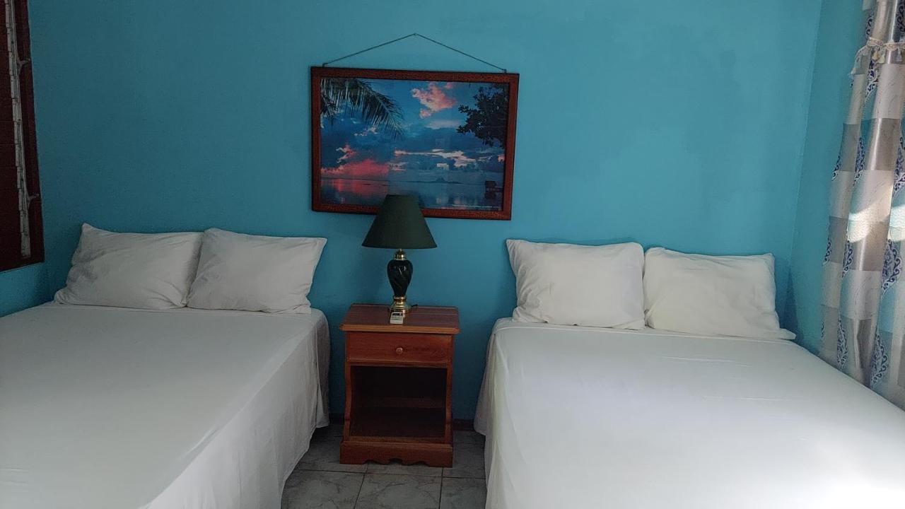 Yellow Bird Sea Negril Buitenkant foto